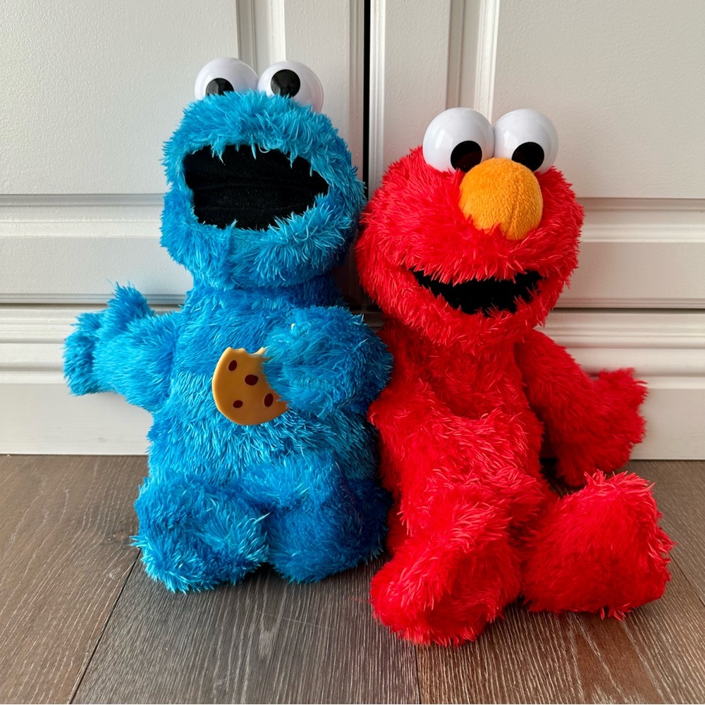 Tickle Me Elmo and Cookie Monster set lot Sesame Street Interactive Plush